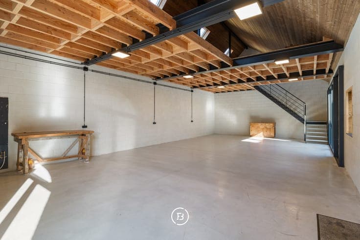 Idyllic country home with fitted office space.