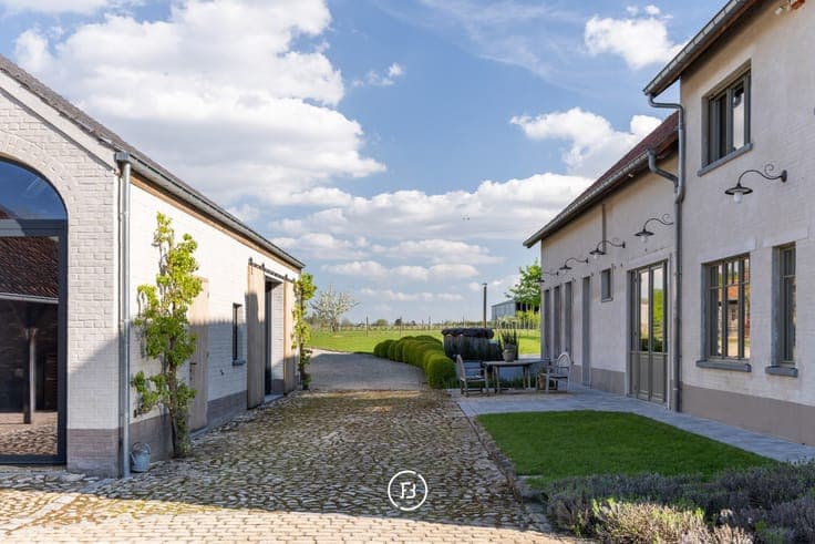 Idyllic country home with fitted office space.