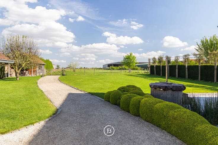 Idyllic country home with fitted office space.