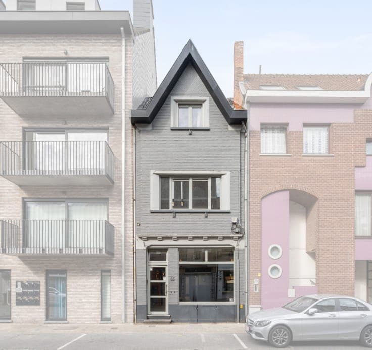 Woning met handelsruimte/bureel