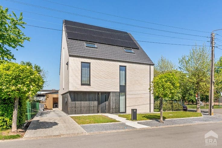 Spacious energy-efficient family home in Kermt