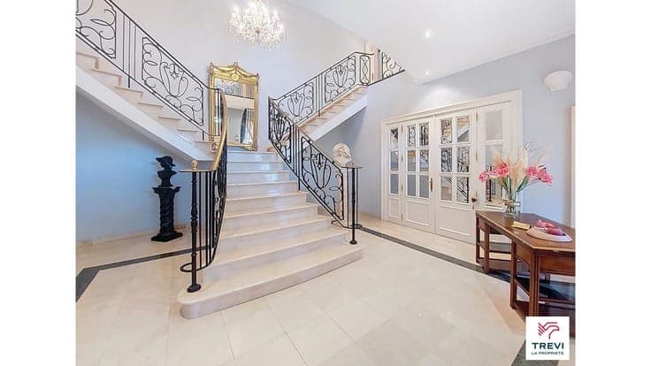 Villa de prestige, avec 5 chambres, aux prestations remarqua