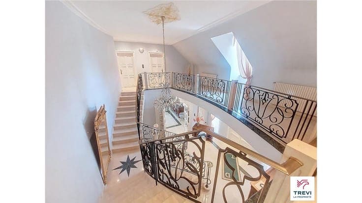 Villa de prestige, avec 5 chambres, aux prestations remarqua