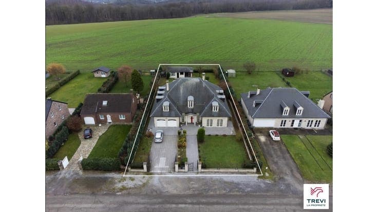 Villa de prestige, avec 5 chambres, aux prestations remarqua
