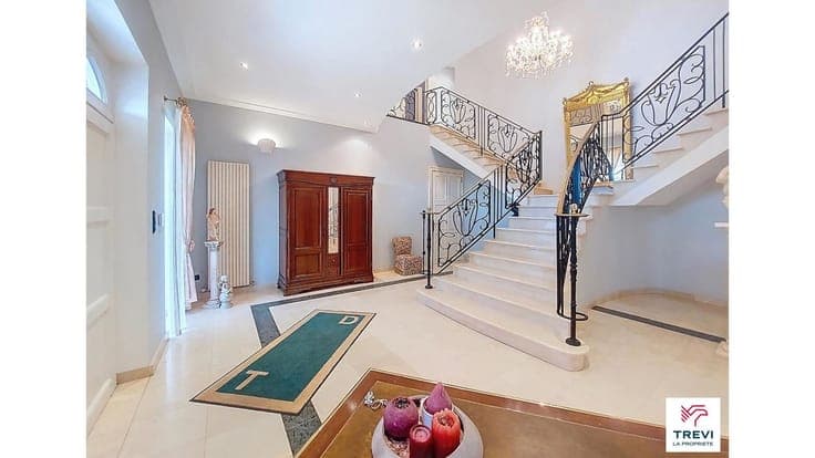 Villa de prestige, avec 5 chambres, aux prestations remarqua
