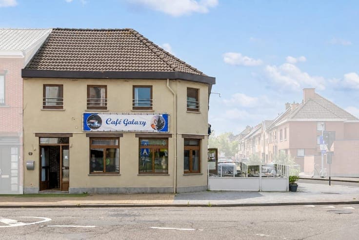 Commercial property with residence in Sint-Niklaas