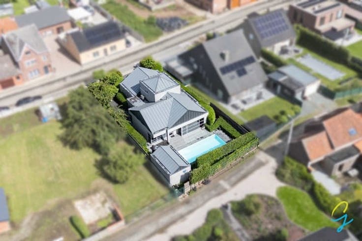 Exclusive detached house