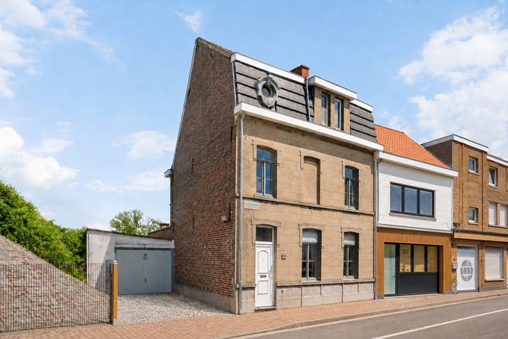 Te renoveren woning met 3 slk, garage en tuin!