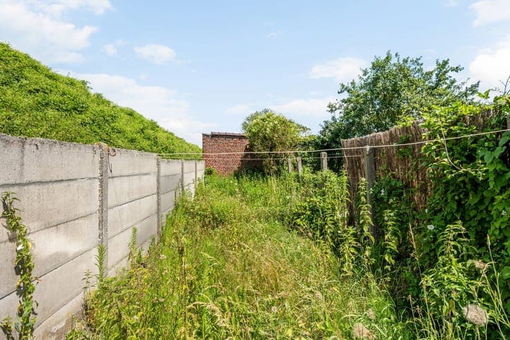 Te renoveren woning met 3 slk, garage en tuin!