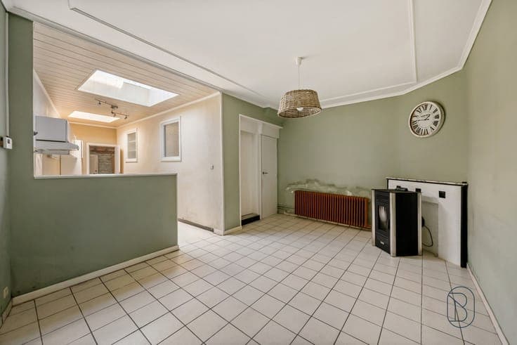 Te renoveren woning met 3 slk, garage en tuin!