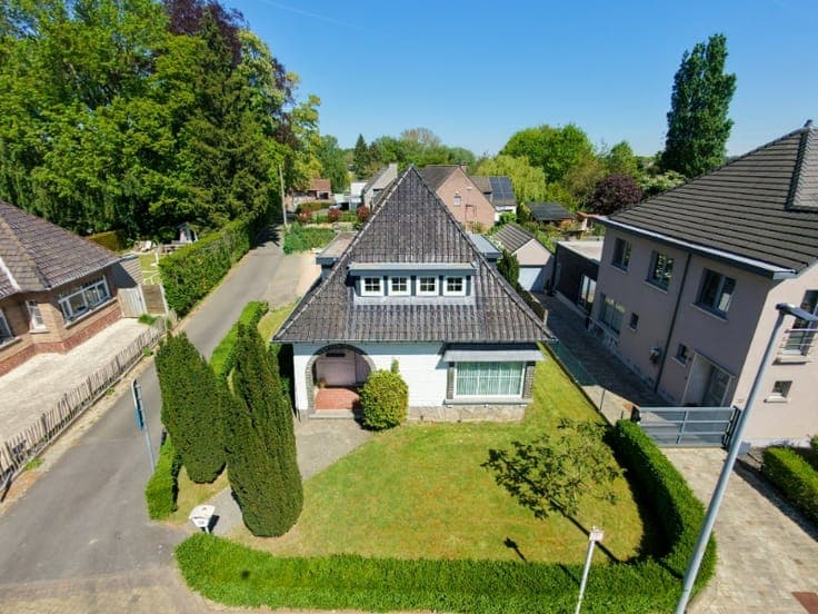 Totaal te renoveren open bebouwing op 413m²