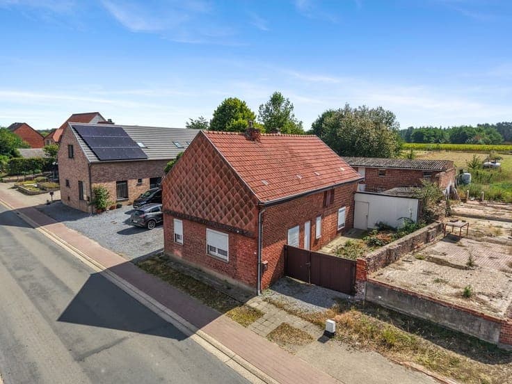 TE RENOVEREN WONING OP EEN RUIM PERCEEL VAN 15A81CA IN NI...