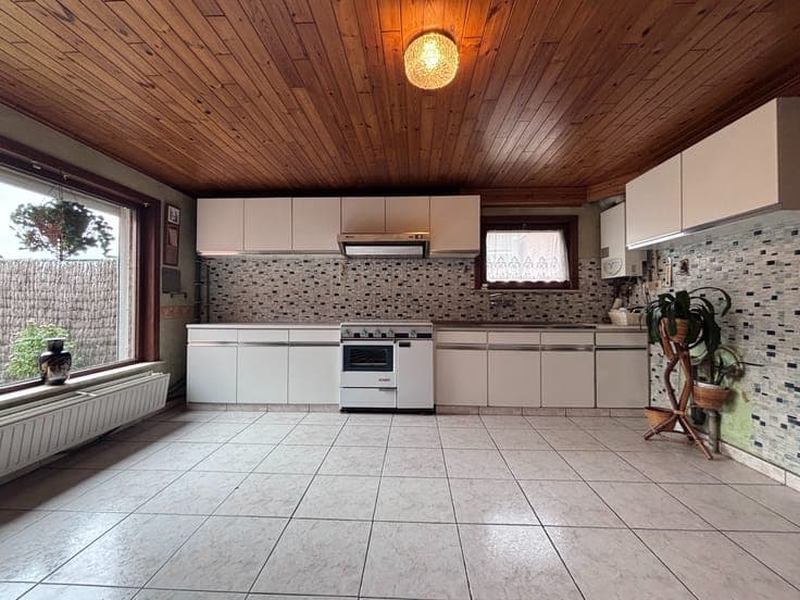 Te renoveren villa te koop op ruimtelijk perceel van 1080...