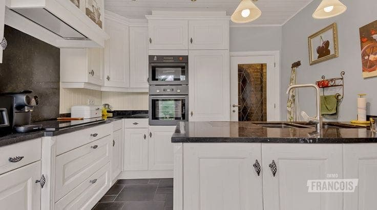 Spacious villa on an exceptional plot in Sint-Michiels