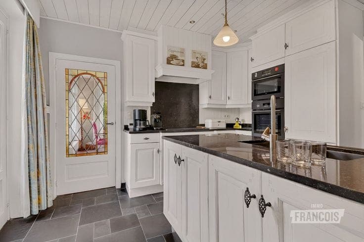 Spacious villa on an exceptional plot in Sint-Michiels