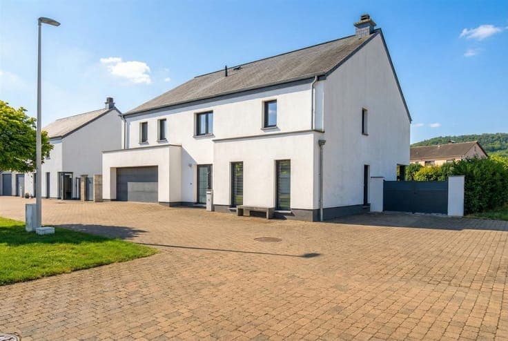 Stunning villa for sale in Musson