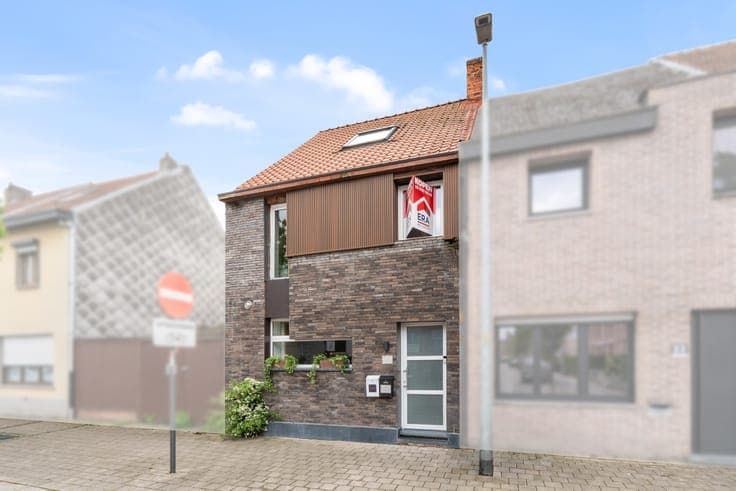 For sale: renovated house in Schoten