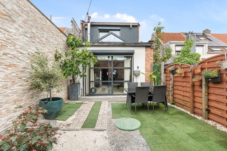 For sale: renovated house in Schoten
