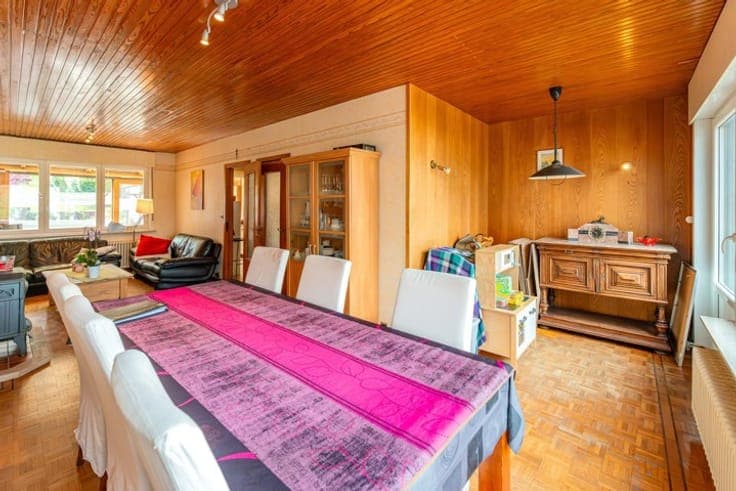 Renovation property with 3 bedrooms garage and sunny garden
