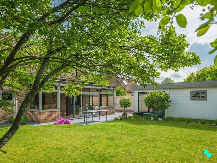 Charmante villa in gegeerde wijk in het hart van Merelbeke
