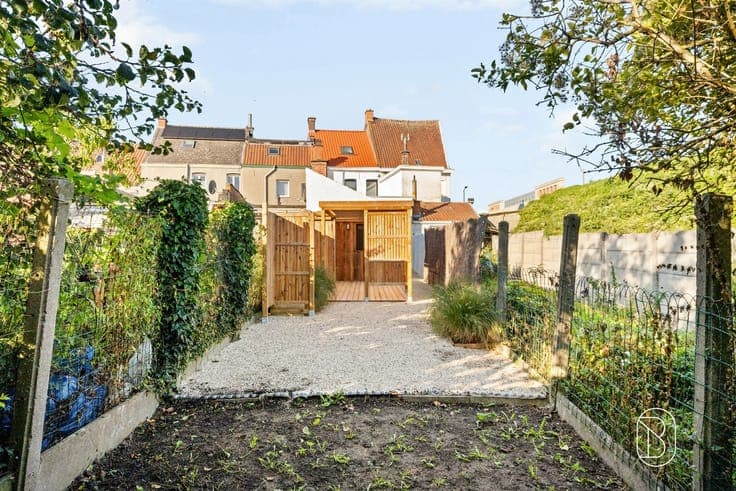 Completely renovated home with 4 bedrooms and a garden