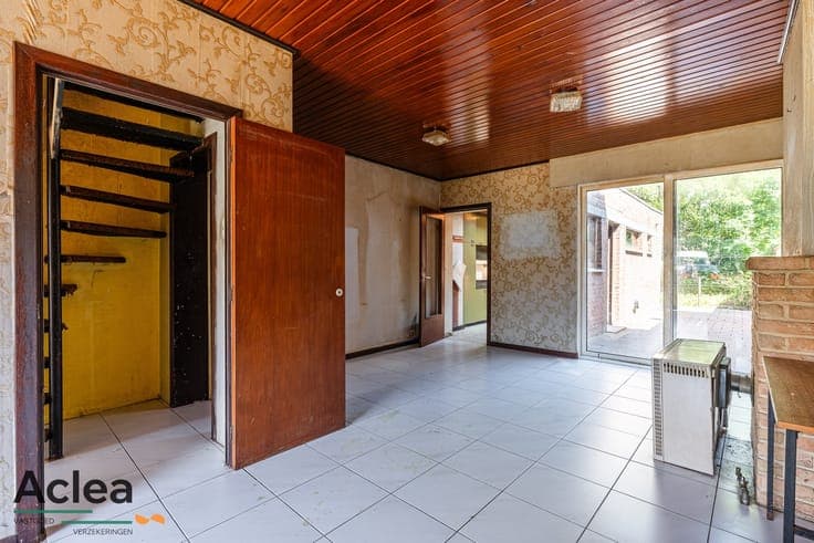 Te renoveren stadswoning met 4 slaapkamers en gezellige tuin