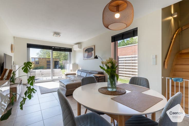 ENERGIEZUINIGE TIJDLOZE RECENTE WONING (BOUWJAAR 2021) ME...
