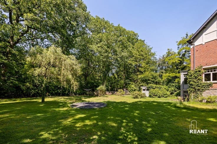Renovated officer's house on 3,000-square-foot lot