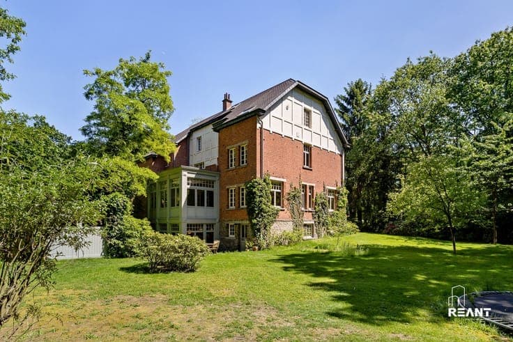 Renovated officer's house on 3,000-square-foot lot