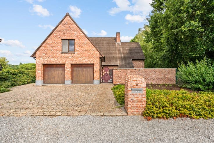 Exclusive and characterful country house with exceptional l