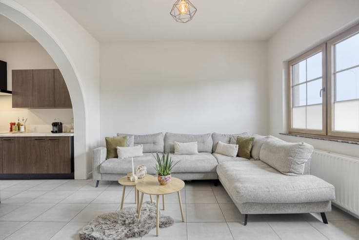 Charming 5-bedroom townhouse with private car parks