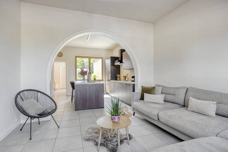 Charming 5-bedroom townhouse with private car parks