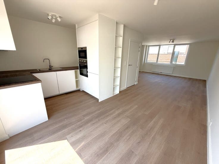 Half Open Bebouwing met garage en atelier op TOPLIGGING!
