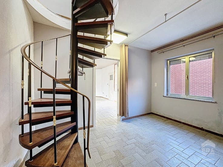 SPACIOUS 3-BEDROOM HOUSE CLOSE TO ALL AMENITIES