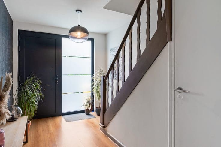 Instapklare bel-etage met 2 slpk, garage én gezellige tuin