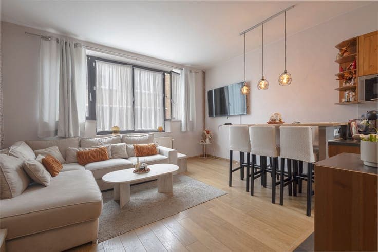 Building with 2 units and 4 bedrooms in good condition