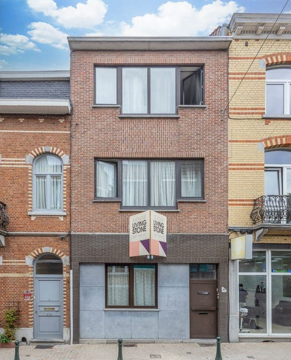 Building with 2 units and 4 bedrooms in good condition