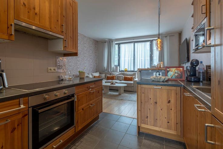 Building with 2 units and 4 bedrooms in good condition