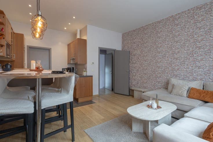 Building with 2 units and 4 bedrooms in good condition