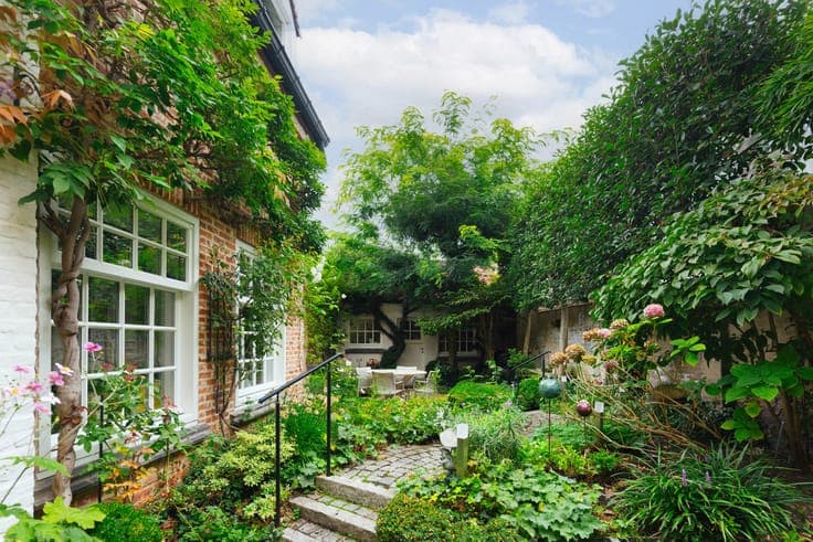 Charming home in Groot Begijnhof with lovely garden