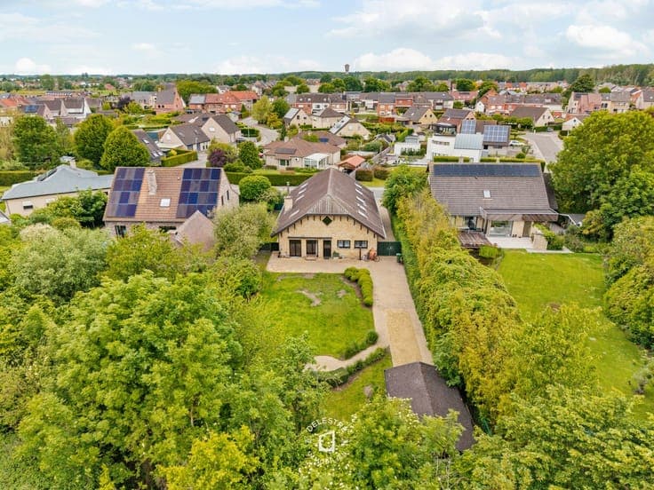 ENERGIEZUINIGE VILLA MET 6 SLAAPKAMERS IN RESIDENTIËLE BU...