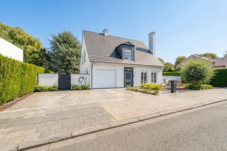 Bright villa with beautiful garden in peaceful setting