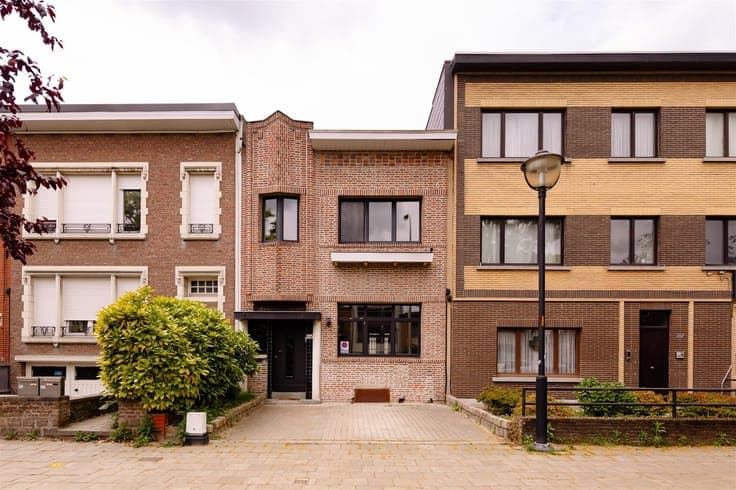 Charmante woning met luxueuze keuken op gegeerde locatie in