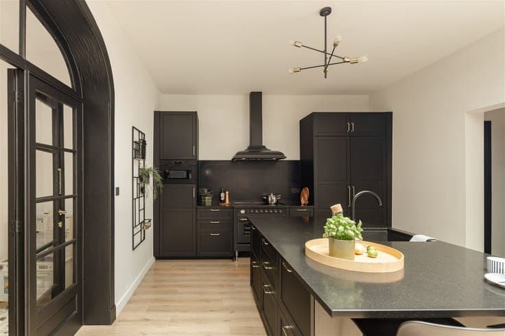 Charmante woning met luxueuze keuken op gegeerde locatie in