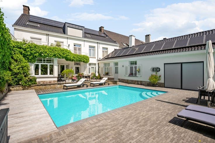 Beautiful mansion with 8 bedrooms on 1,510 m² in Balen