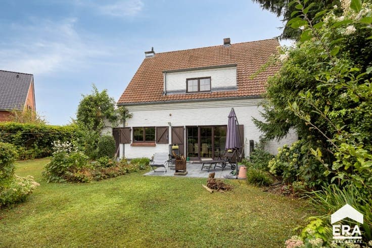 DETACHED HOUSE – 3 BEDROOMS WITH GARDEN AND GARAGE