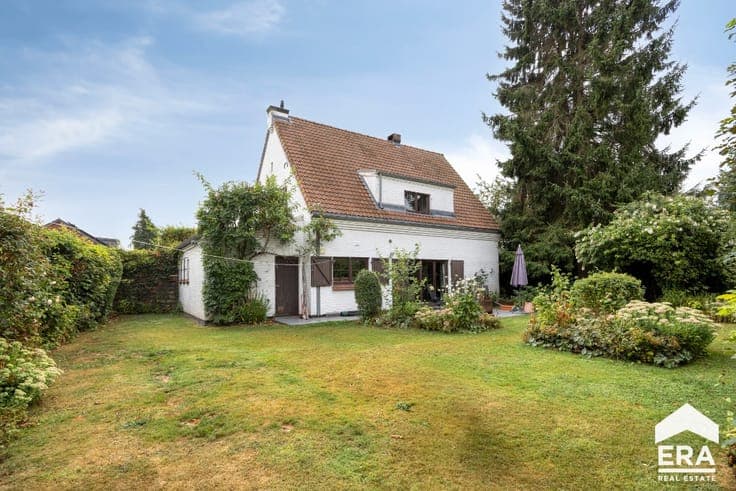 DETACHED HOUSE – 3 BEDROOMS WITH GARDEN AND GARAGE
