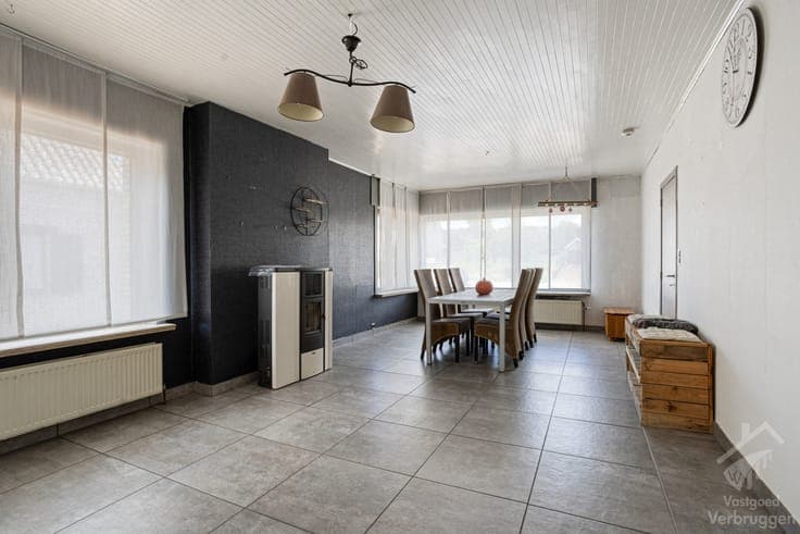 Volledig onderkelderde bungalow te koop op groot perceel