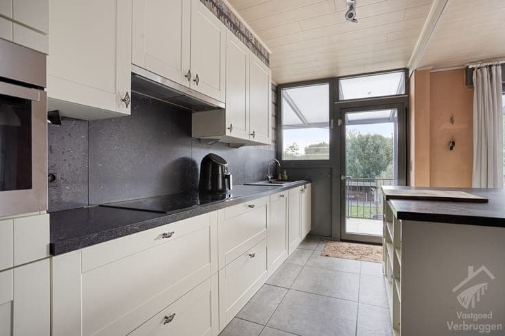 Volledig onderkelderde bungalow te koop op groot perceel