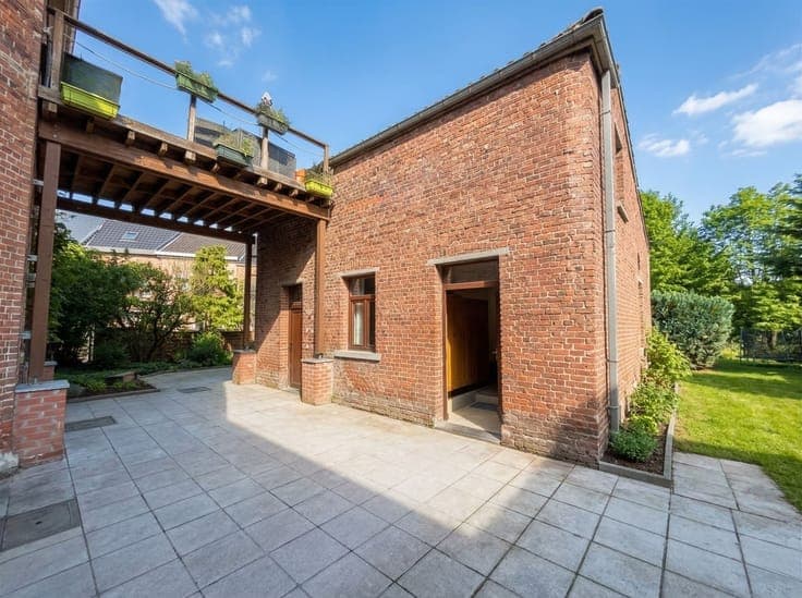 Superbe propriété de 22 chambres avec jardin